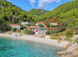 Seaside secluded apartments Cove Skozanje, Hvar - 14899, Hotel in Gdinj