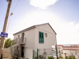 Apartments with a parking space Sumpetar, Omis - 14941