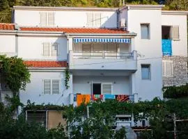 Apartments by the sea Stomorska, Solta - 14960