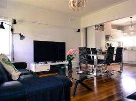 Convenient urban stay with all amenities around, villa in Melbourne