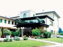 Hotel Corone, hotel with parking in Caerano di San Marco