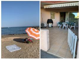 T2 climatisé - RDC & belle terrasse à Frontignan Plage, hotel v destinaci Frontignan