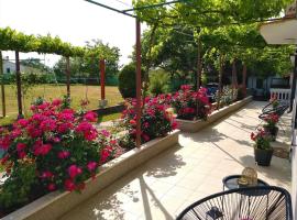 Kuća Lilla, hotel in Loborika