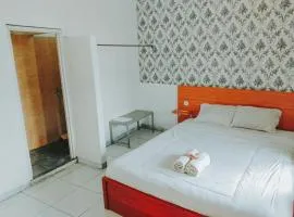 De Luck Homestay near Alun Alun Sidoarjo