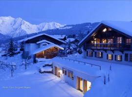 Chalet Le Ferme Combloux Rhone-Alps, hotel v mestu Combloux