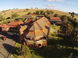 Hermitage Hill Country Retreat, hotel with parking in Wellington