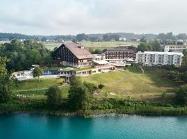 Hotel Karnerhof, hotel with pools in Egg am Faaker See