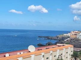 Sunny Holidays in Casa Familiar Playa La Arena, hotel i Puerto de Santiago