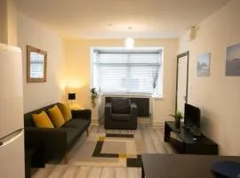 Luxe Living City Apartment - Beach, WIFI, Parking