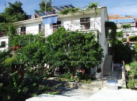 Rooms by the sea Jelsa, Hvar - 127, hotel v destinaci Jelsa