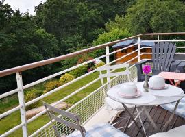 Belle chambre sdb privée avec balcon, homestay in Lannion