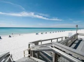 BEACHFRONT - Huge, 3BDR-2BA condo Sleeps 10 people, Great for Groups