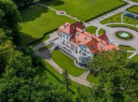 Pałac Łebunia – hotel w pobliżu miejsca Słowiński Park Narodowy w mieście Łebunia