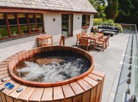 Loughrigg Cottage, hotel with jacuzzis in Ambleside