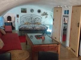 Studio atypique rue de Turin (ancienne étable de village), hôtel à Breil-sur-Roya