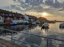 Inner Harbour Cottage, hotel sa parkingom u gradu Portreath