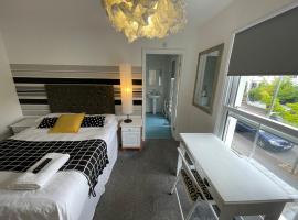 Golden Triangle Rooms, hotel near Norwich International Airport - NWI, 