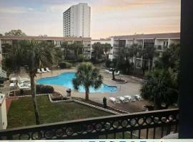 Biloxi Beach Condo, hotel in Biloxi