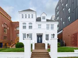 WhiteHouse at Grand Central, apartment in Tower Grove