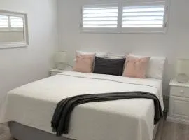 Rainbow Beach Dream Newly Renovated Stylish One Bedroom Apartment