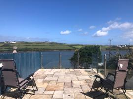Centrally located coastal townhouse Belmullet, casa vacanze a Belmullet