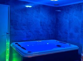 Maison privative SPA Jacuzzi Sauna Salle de jeux, hotel with parking in Weitbruch