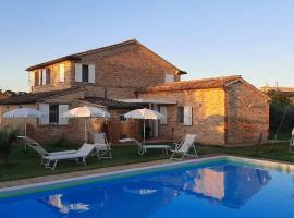 Casale Papa Country Village, hotel v destinaci Loreto
