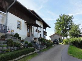 Ferienwohnung Waldweg: Grafenwiesen şehrinde bir daire