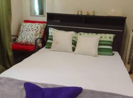 Budget Friendly Staycation in Valley Golf, hotel met parkeren in Cainta