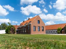 Farmhouse Hoeve Den Ast 5 separate bedrooms with bathrooms, feriehus i Harelbeke