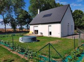 Maison individuelle neuve plein pied avec terrasse et jardin clos 10minutes a pied de la plage – hotel w mieście Quiberville