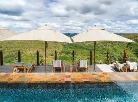 Rhino Ridge Safari Lodge