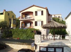 Apartments by the sea Sveti Petar, Biograd - 359, hotel a Krmčina