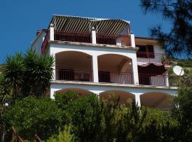 Apartments by the sea Brna - Vinacac, Korcula - 13344, hotel v destinaci Prizba