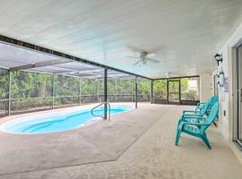 Family-Friendly Ocala Retreat 18 Mi to Dtwn!, hotel with parking in Marion Oaks