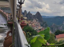 Monserrat, hotel Castelmezzanóban