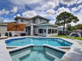 5 BR Mansion with Pool and non-heated Jacuzzi Games in Boynton Beach，博因頓海灘Boca Rio Golf Club附近的飯店