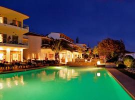 Sandy Bay Hotel, מלון בפלומאריון