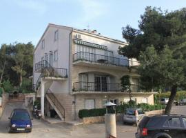 Apartments with a parking space Jelsa, Hvar - 538, hotel in Jelsa