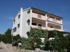 Apartments by the sea Mandre, Pag - 523, hotel in Kolan