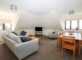 Flat 35 - Marine Court, holiday home in Littlehampton