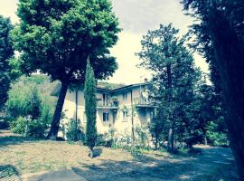 La Quercia Antica B&B, hotel na may parking sa San Cipriano Picentino