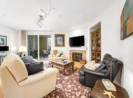 Ocean Pointe Getaway Coastal condo with ocean-view pool, private patio, grill, & AC - walk to beach