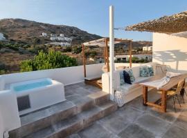 Ninemia Naxos Suites, hotel cerca de Kouros Melanon, Naxos