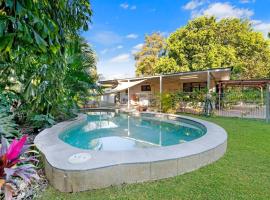 Tropical Tranquillity - Spacious Poolside Cottage, hotel en Nightcliff