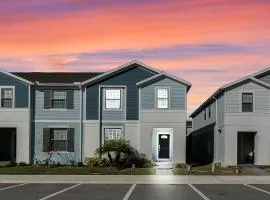 5 Bedrooms 45 Bathrooms Windsor At Westside 8917 Sa