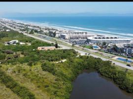 Lovely & Cozy 3 bedroom with pool, hotel cerca de Turtle Mound River Tours, New Smyrna Beach