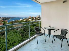 ALF49-Huge 2BR Penthouse Style, Great Water Views, hotell med parkeringsplass i Sydney