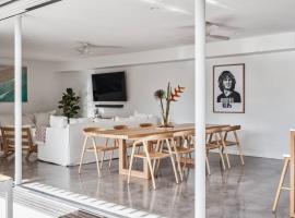 Sanctuary Spaces - Lomani Eleven, pet-friendly hotel in Byron Bay