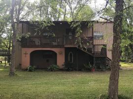 La Maison du Bayou Petite Anse, casa rústica em New Iberia